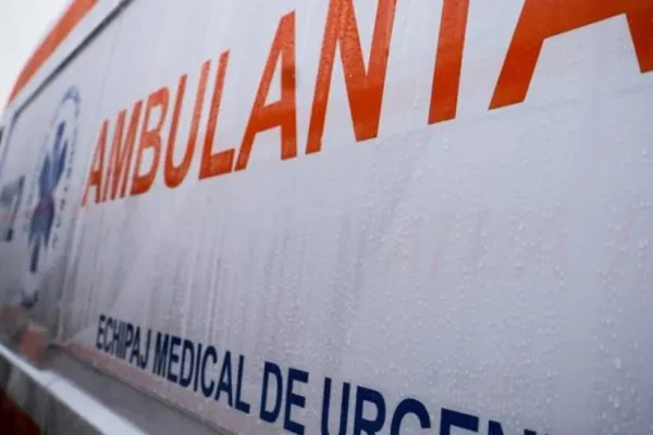 Accident grav la Craiova: un autobuz intrat în coliziune cu un autoturism - O femeie a ajuns la spital
