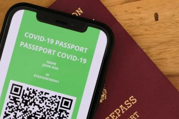 Certificatul Covid - OBLIGATORIU pentru elevi și profesori, pentru a intra la cursuri, în Italia. În ce situații riscă dascălii să rămână fără SALARIU