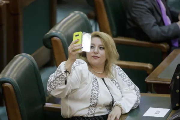 Reacție halucinantă a Dianei Șoșoacă: „Dacă mi-a trimis Putin o bombă, o deschid în plenul reunit”