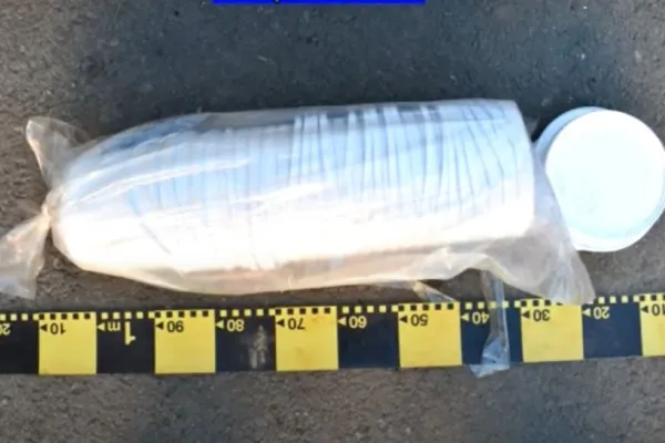 VIDEO | Captură „impresionantă” a polițiștilor. 18 kilograme de tutun și multe...găleți goale