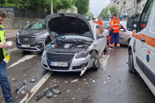 FOTO | VIDEO Accident cu 4 mașini, la Iași: 7 victime, printre care și 2 copii