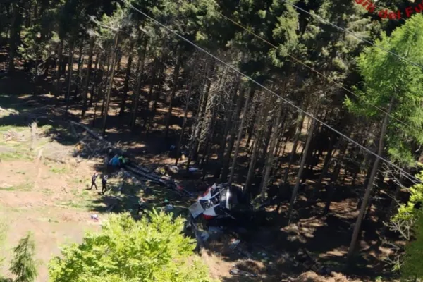 TRAGEDIE ÎN ITALIA. Cel puțin 14 morți și doi răniți, într-un accident de teleferic