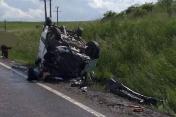 Accident grav între Cluj-Napoca şi Turda: Un microbuz s-a răsturnat, opt persoane au fost rănite
