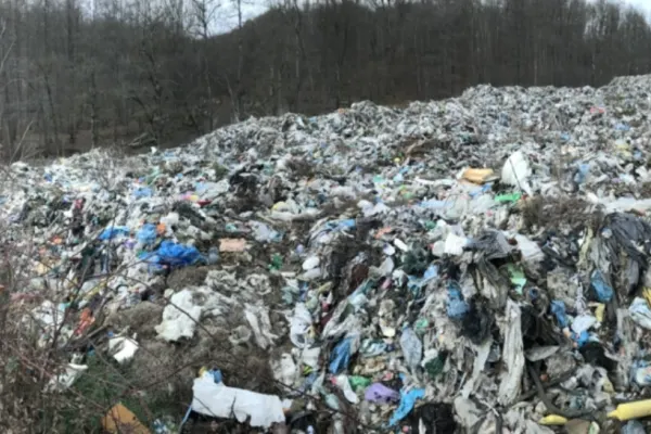 Cantitate uriașă de deșeuri din plastic venite din Grecia, oprită de polițiștii de frontieră de la Giurgiu