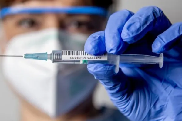 Incident șocant, în Germania: o asistentă a vaccinat peste 8.000 de persoane cu ser fiziologic. Pacienții sunt chemați din nou la imunizare