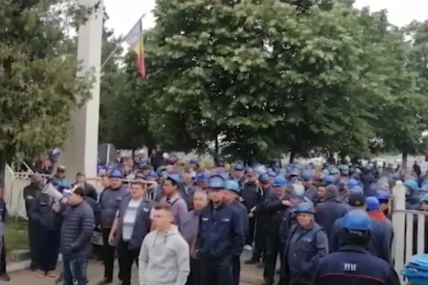 A opta zi de proteste, la Caracal. Sute de muncitori, în grevă