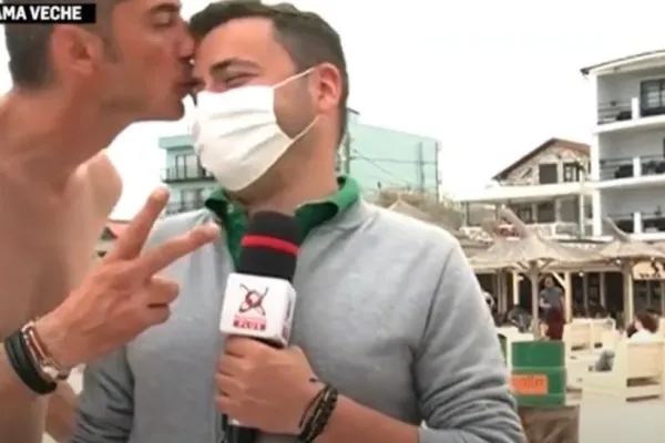VIDEO - Ce a pățit un reporter Realitatea PLUS în timp ce transmitea din Vama Veche