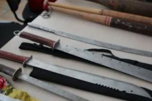 Bătaie sângeroasă, cu săbii şi cuţite, la Brăila: mai multe victime. Polițiștii au intervenit în forță