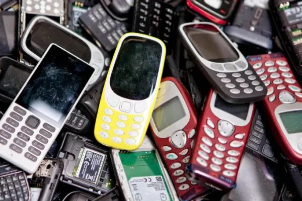O tonă de telefoane mobile conține de 100 de ori mai mult aur decât o tonă de minereu de aur! Numai în România se estimează că există în jur de 2000 de tone de telefoane vechi