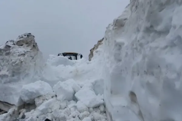 CÂND se reia circulația pe Transalpina și Transfăgărășan - Ce spun drumarii despre deszăpezire
