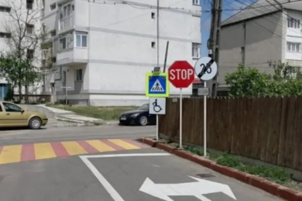 Trecerea de pietoni care se oprește ÎN GARD