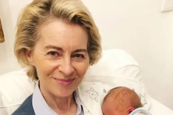 Ursula von der Leyen, mândră că a devenit bunică - prima fotografie cu nepoata