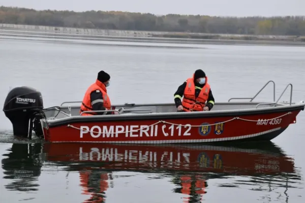 A fost găsit trupul neînsufleţit al tânărului care a căzut dintr-o barcă, în râul Jiu