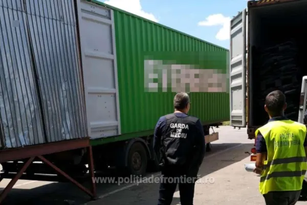 FOTO România riscă tot mai mult să devină lada de gunoi a Europei: Un container cu peste 25 tone de deșeuri, descoperit în Portul Constanţa Sud Agigea. Deșeurile provin din Germania