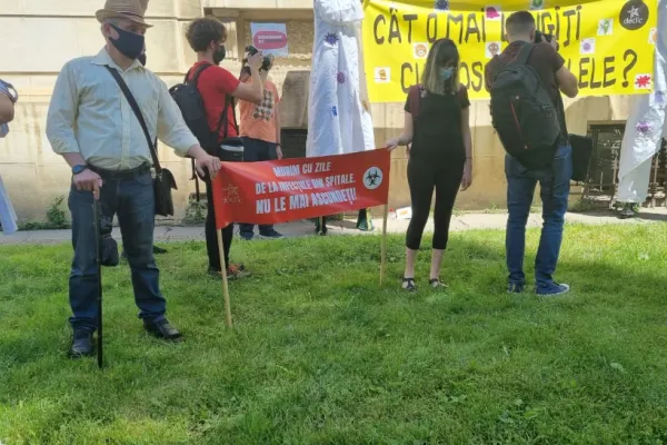 FOTO Protest INEDIT la Ministerul Sănătății pentru raportarea infecțiilor nosocomiale