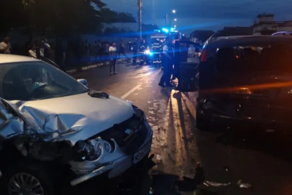 FOTO Accident GRAV în Târnăveni, jud. Mureș: 4 victime după ciocnirea VIOLENTĂ între două mașini și circulație BLOCATĂ