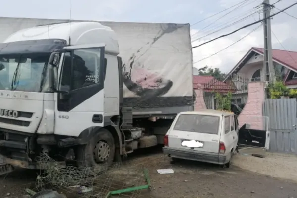 Accident cu 4 victime, în jud. Vrancea: impact nimicitor cu un TIR