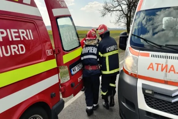 Patru persoane au fost rănite într-un accident pe DN 66 - O persoană a fost resuscitată