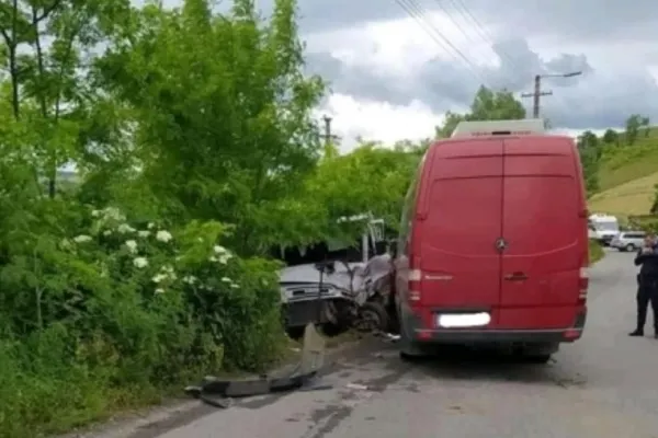 Accident grav, cu 10 victime, în Cluj - Un microbuz și o autoutilitară s-au ciocnit