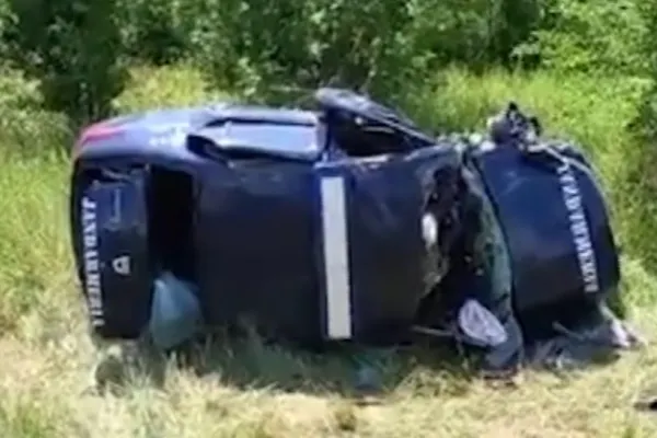 Dubă de jandarmi, implicată într-un accident cu un autoturism, în București