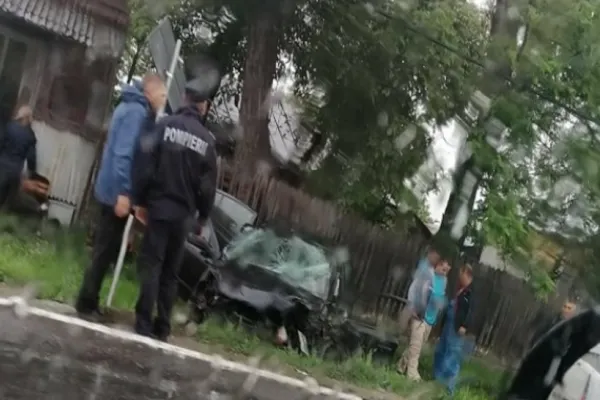 Accident cu 3 victime, în Prahova. O autocisternă s-a ciocnit cu un autoturism