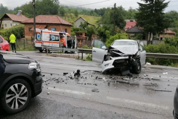 Accident cu 4 victime, în Vâlcea - Traficul rutier pe DN7, blocat