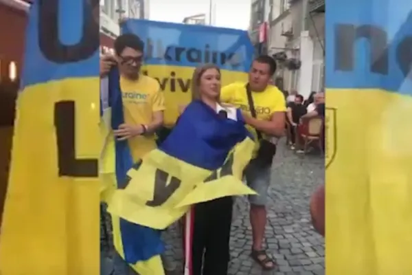 Spectacol după victoria Ucrainei de la EURO 2020: Corespondentul Realitatea PLUS - Adina Iliescu, protagonista unui moment inedit