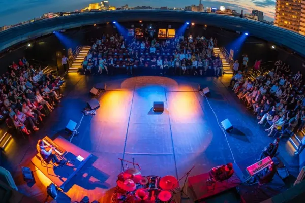 40 de directori de teatre cer alte măsuri COVID-19 pentru evenimentele în aer liber - Scrisoarea deschisă pentru Klaus Iohannis, Guvern și CNSU