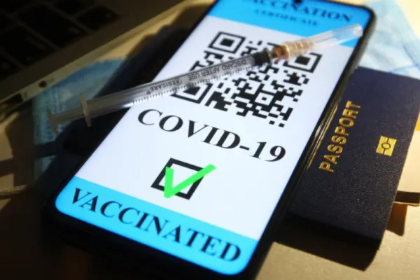 Certificatul Covid - OBLIGATORIU în mijloacele de transport, şcoli şi universităţi, în Italia