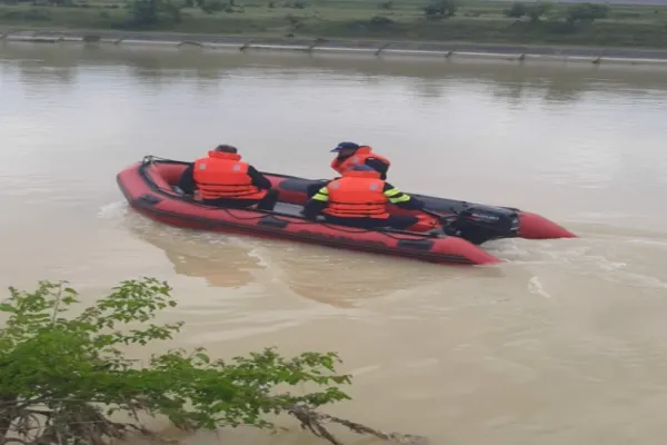 Descoperire ȘOCANTĂ în județul Olt: Trupul unui bărbat plutea pe râul Beica. Un localnic a dat ALARMA