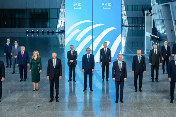 Summitul NATO, la final | Șefii de stat: „Am suspendat orice cooperare practică civilă şi militară cu Rusia”