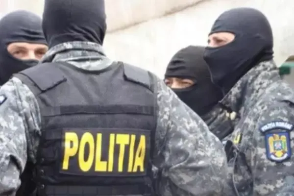 Percheziții de AMPLOARE în județul Vrancea. Grup infracțional care făcea contrabandă și trafic cu migranți, în vizorul polițiștilor
