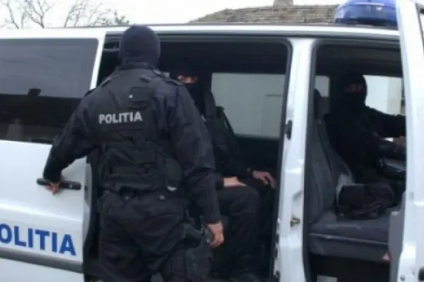 Percheziții în Vaslui, la persoane bănuite de infracțiuni economice. Zeci de polițiști și jandarmi intervin