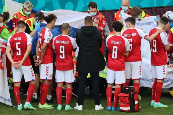 VIDEO - Fotbalistul danez Christian Eriksen a fost resuscitat pe teren, la EURO 2020, timp de 18 minute - Care e starea lui de sănătate acum și ce mesaj transmite UEFA