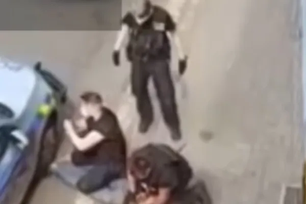 VIDEO Un tânăr rom a murit în Cehia, după ce polițiștii i-au presat gâtul ca în cazul lui George Floyd
