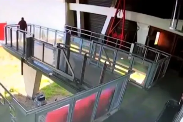 VIDEO | Primele imagini cu telecabina PRĂBUȘITĂ în Italia. Filmul tragediei în care 14 oameni au murit