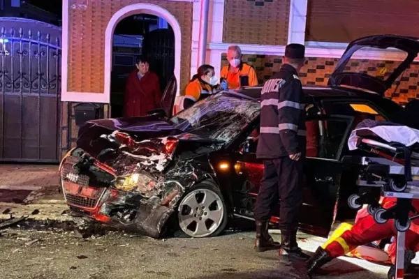 Accident cu 6 victime, în Bihor, provocat de un tânăr de 18 ani. Două limuzine, făcute praf