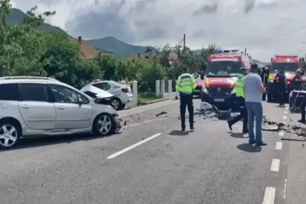 FOTO/ VIDEO Femeie însărcinată, implicată în accidentul din județul Bistrița, a decedat. Doi adulți și 1 copil, transportați la spital