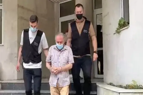 VIDEO Medic chirurg, REȚINUT de polițiștii în urma perchezițiilor de la Spitalul Județean Târgu Jiu. Acuzații GRAVE, aduse de pacienți