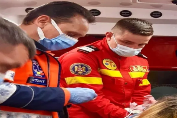 Autobuz cu 40 de persoane implicat într-un accident rutier, la ieșirea din Sibiu: o victimă. Traficul, îngreunat