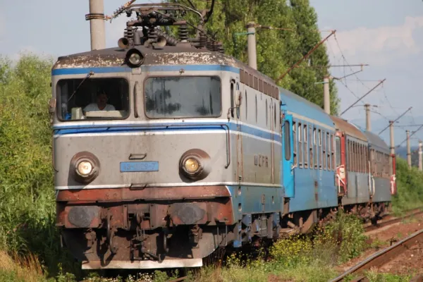 TRAGEDIE pe calea ferată! Un bărbat a fost accidentat mortal de un tren, la Brașov. Poliția a deschis o anchetă