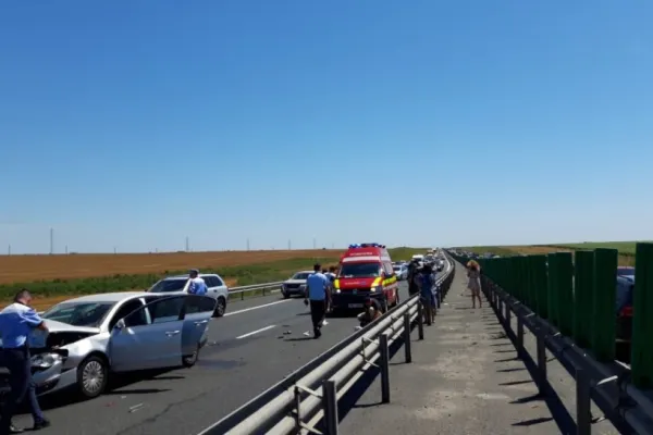 Încă un accident pe Autostrada Soarelui, pe sensul spre mare. Trei autoturisme sunt implicate