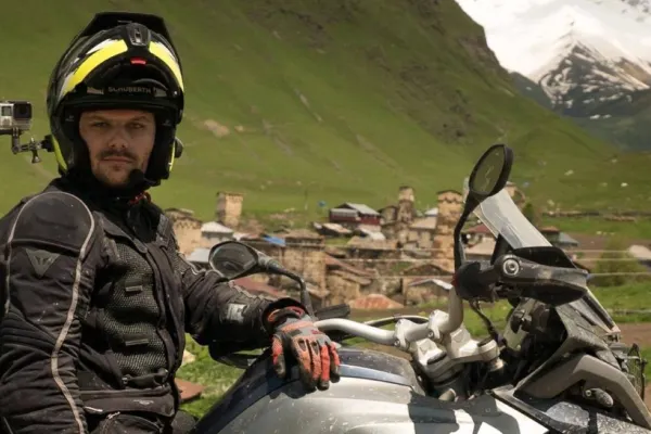 Un cunoscut motociclist-vlogger a MURIT într-un accident: Rula cu 130 de km/h