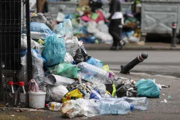 Stare de ALERTĂ SANITARĂ în Sectorul 1, din Capitală - munți de GUNOAIE pe străzi. Prefect: Contractul cu ROMPREST nu va fi reziliat