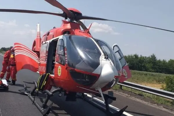 Accident grav pe Autostrada Soarelui: copil de 4 ani, dus de urgență cu elicopterul la spital, după ce a fost aruncat într-un parapet - FOTO