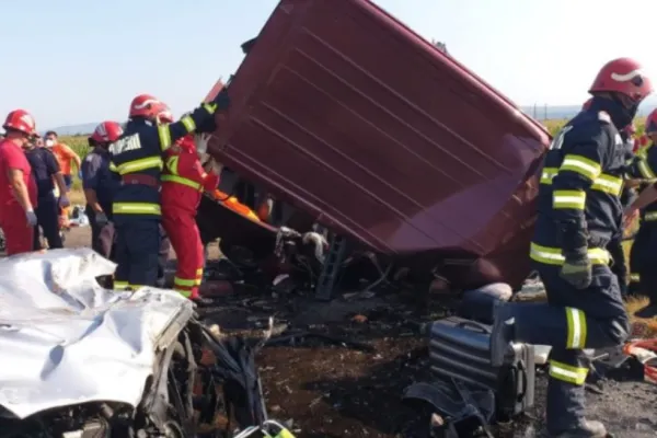 Minorul rănit duminică, în accidentul din județul Bacău, transferat la București cu un elicopter. Cât de GRAVĂ este situația