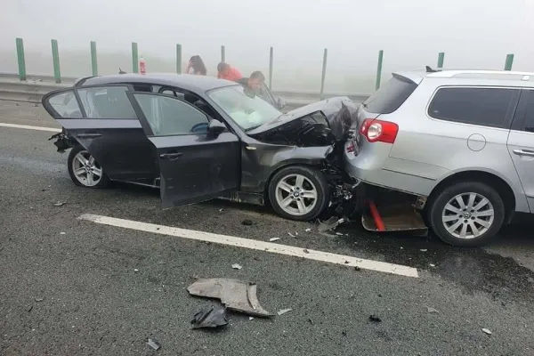 FOTO/VIDEO - Accident cu peste 50 de mașini și 150 de victime pe Autostrada Soarelui - Plan alb de intervenție