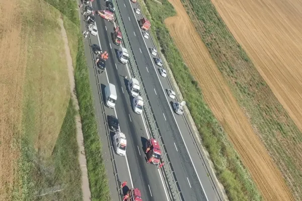 VIDEO și FOTO de la accidentul teribil de pe Autostrada Soarelui - Peste 50 de mașini implicate, 150 de victime