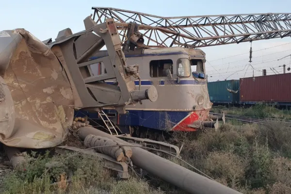 Accident feroviar la Fetești - 2 trenuri s-au ciocnit. Traficul spre și dinspre Litoral, afectat