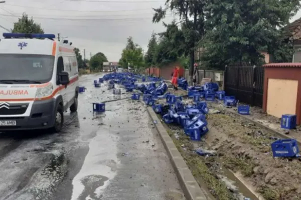 Accident neobișnuit, în Vâlcea: Femeie rănită, după ce lăzile de bere dintr-un TIR au căzut peste ea - VIDEO